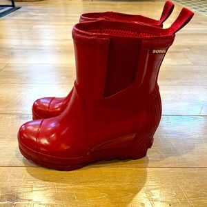 Joan Rain Wedge